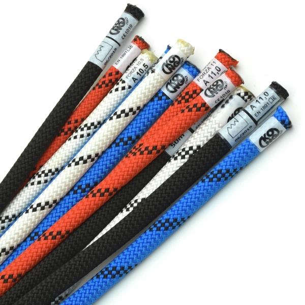 Detailansicht KONG Forza 10 mm halbstatisches Seil in verschiedenen Farben – robuste Mantelstruktur für Höhenarbeit