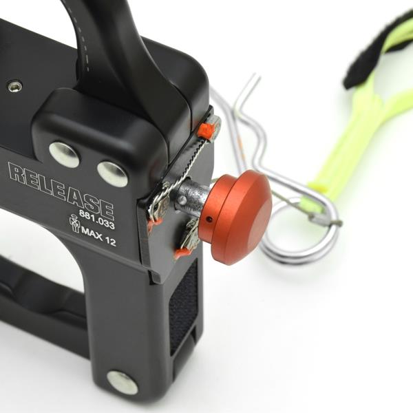 Detailansicht KONG Quick Release 881.033 mit Auslöseknopf und Sicherungsmechanismus