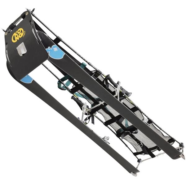 KONG Schneerettungs-Kit – Unteransicht der Rettungstrage Schlittenkonstruktion mit Ski